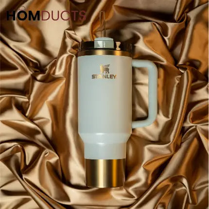 The Holiday Quencher Quencher H2.0 Flowstate Tumbler.