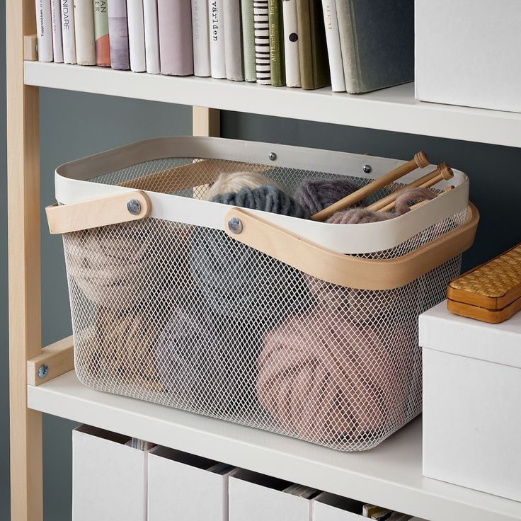 Large Metal Mesh Fruit and Vegetable Basket with Wooden Handles – Modern Kitchen Counter Storage Organizer