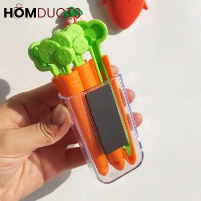 Magnetic carrot sealing clip